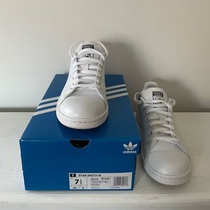 Adidas Stan Smith Shoes. Size 7 1/2. Color is Cloud White/ Collegiate Navy.